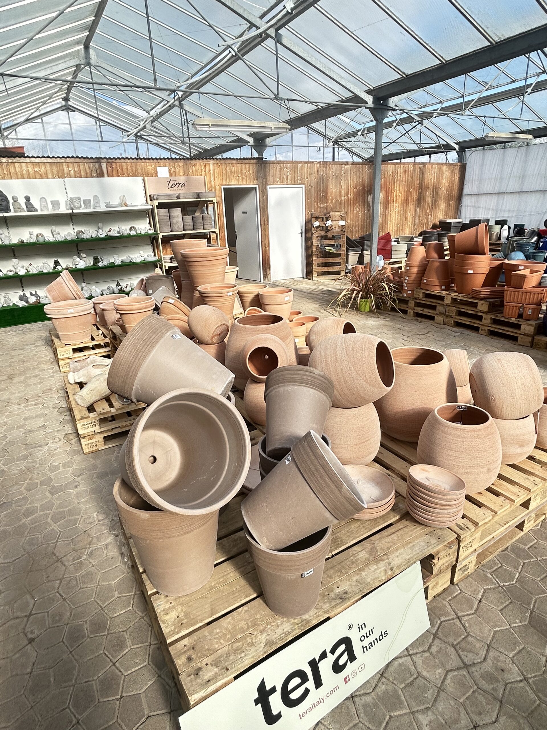 Poteries et pots de jardin aux Pépinières Claveau en Vendée