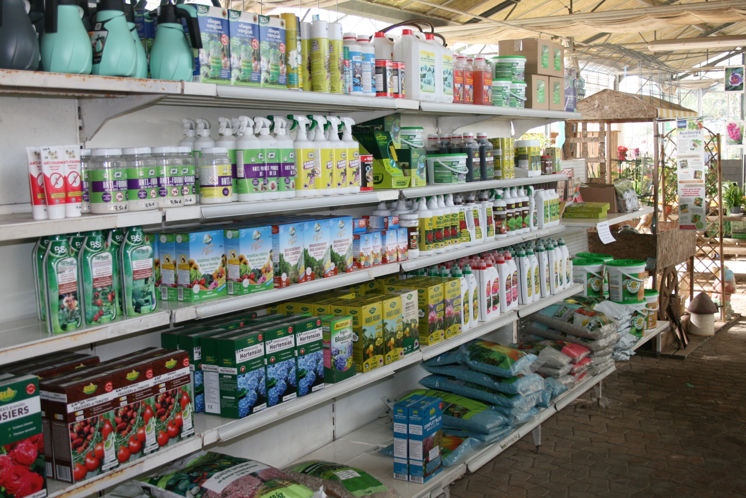 Outillage de jardin disponible aux Pépinières Claveau à Thorigny et L’Aiguillon